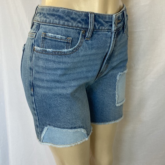 SALE!!! WESTBOUND Jean Blue Denim Shorts Size 10 Patch Embellished Fray Hem NWOT - Picture 6 of 8